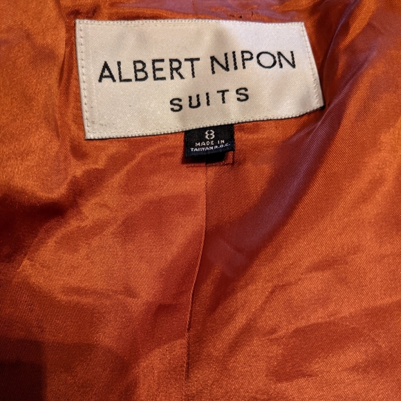 Stunning 80s Nipon skirt suit w/matching satin blouse - Picture 3 of 16